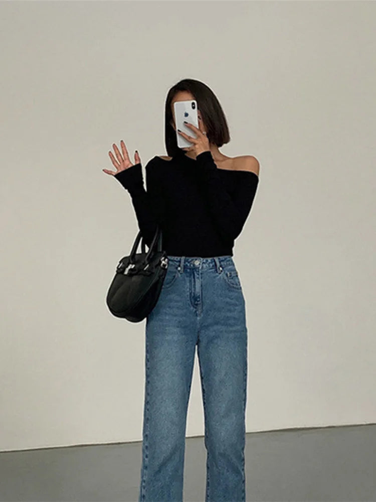 Skew Collar Off-Shoulder Long-Sleeved T-shirt